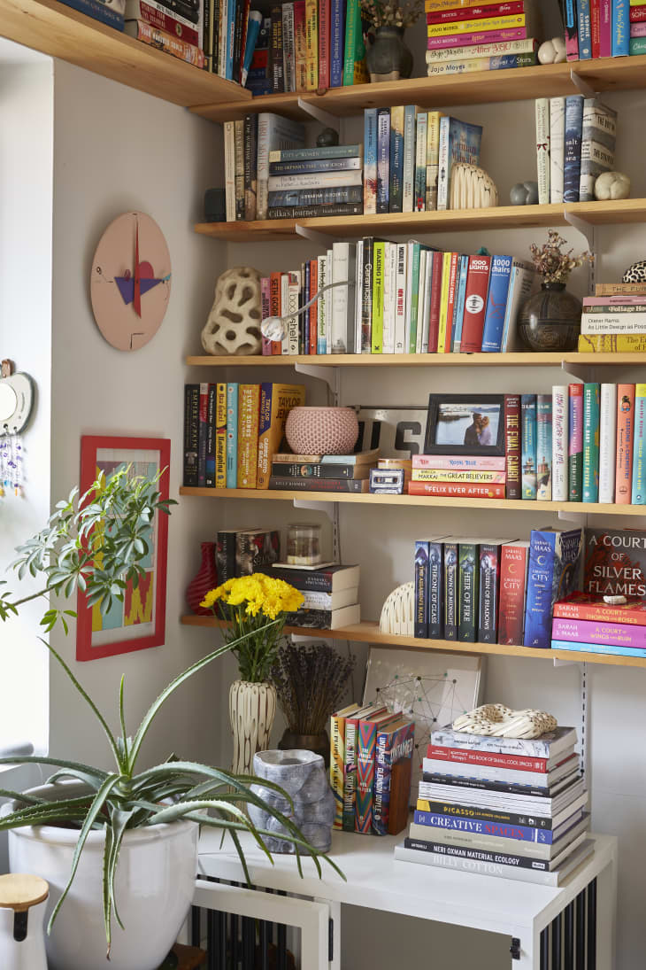 Picture of 450-Square-Foot NYC Rental With Budget Book Storage Solutions ...